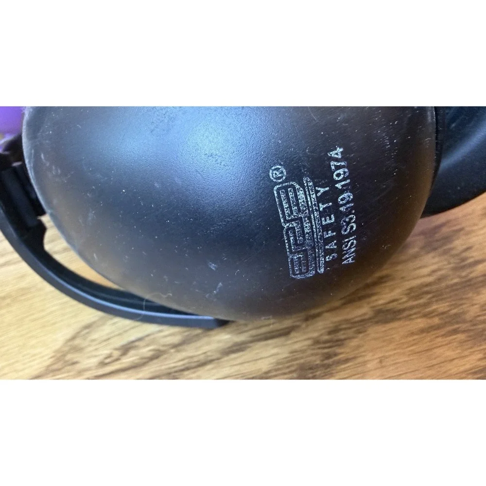 ERB EAR MUFFS 23dB Lot
